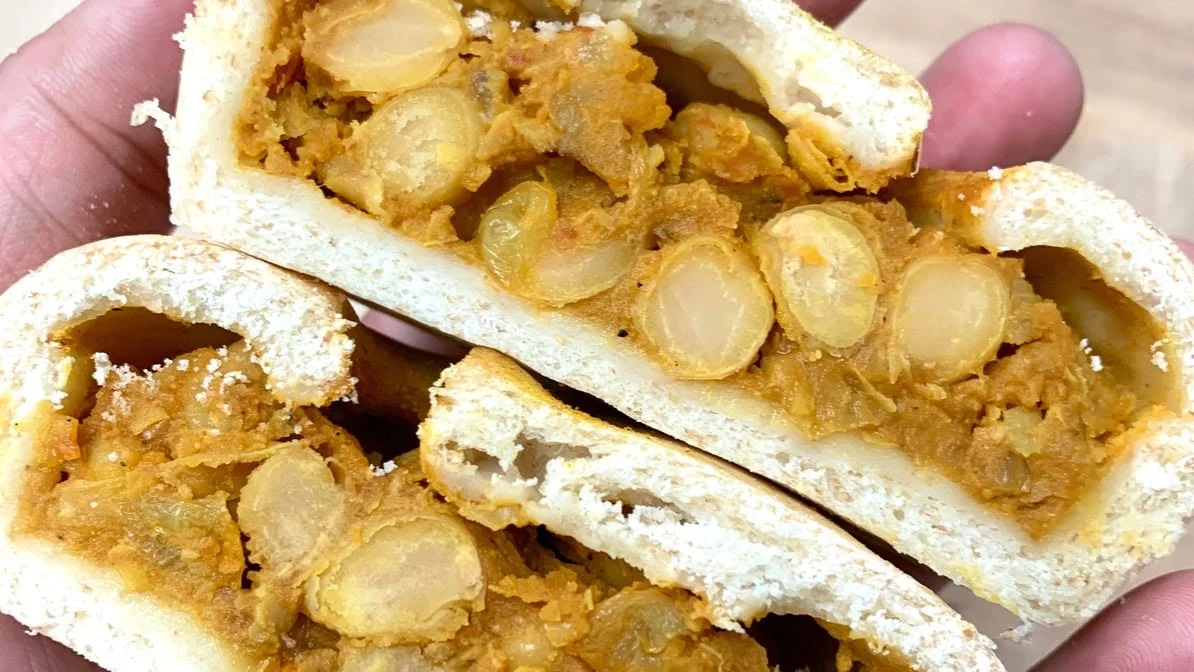 Garbanzo curry empanadas